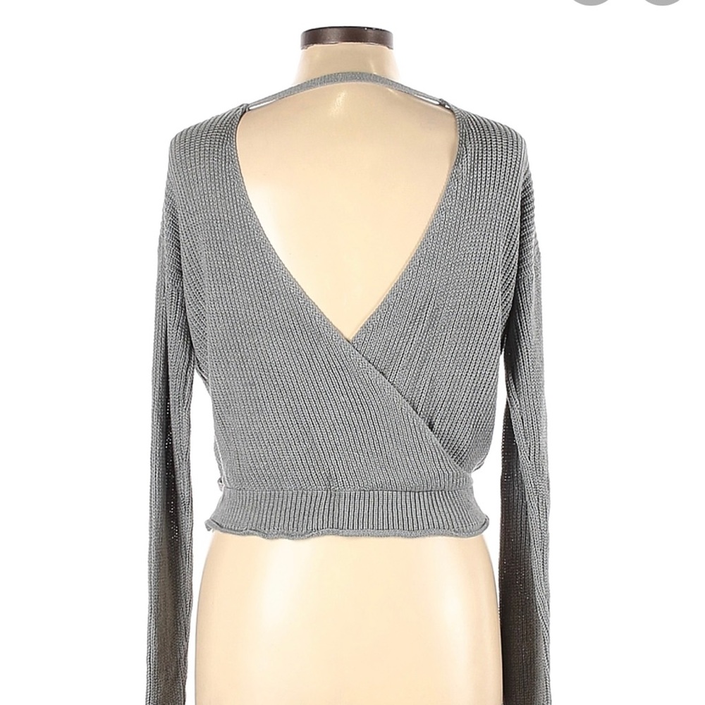 💜 Woman’s gray sweater